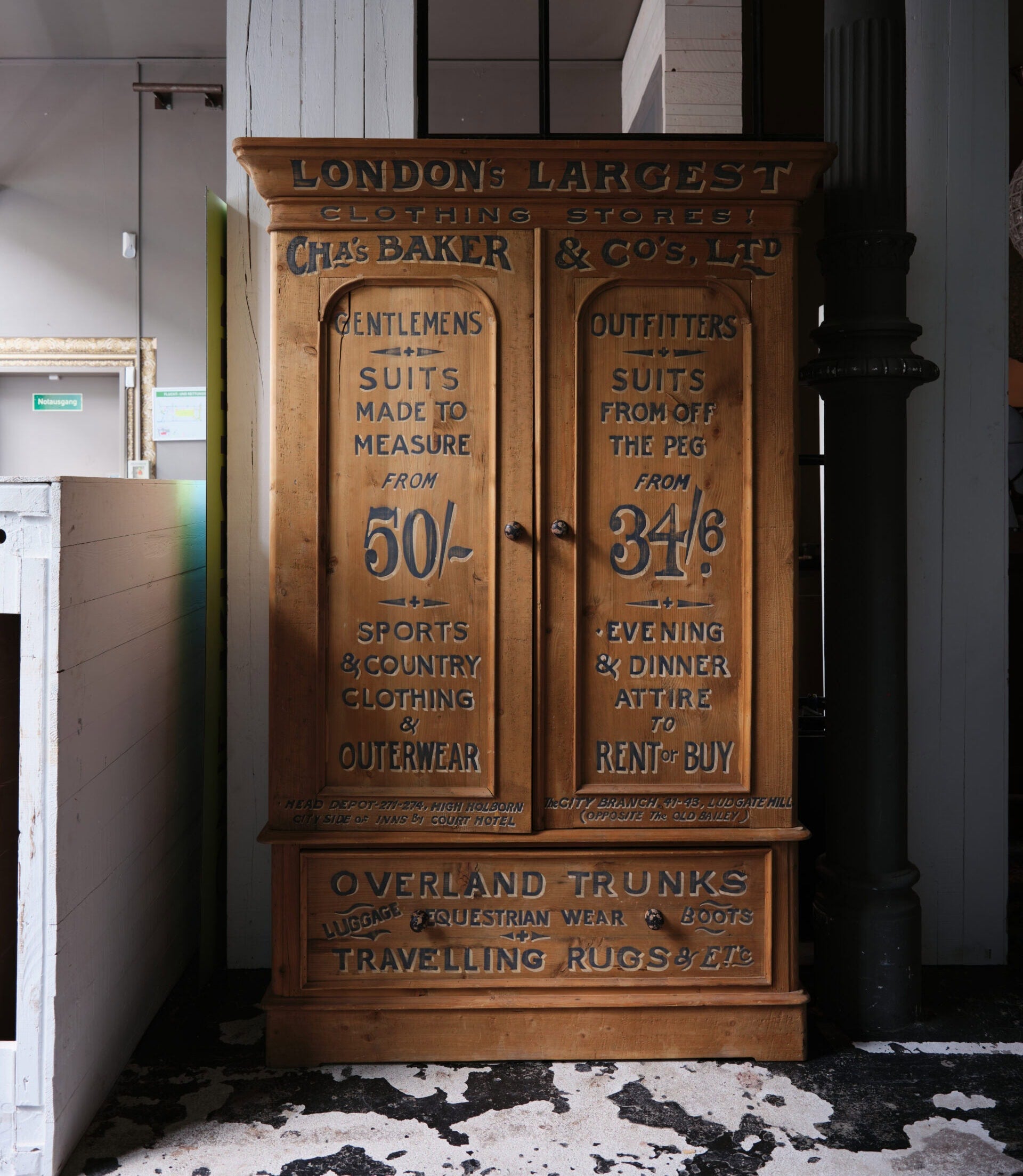 TIMOTHY OULTON, Collegeschrank