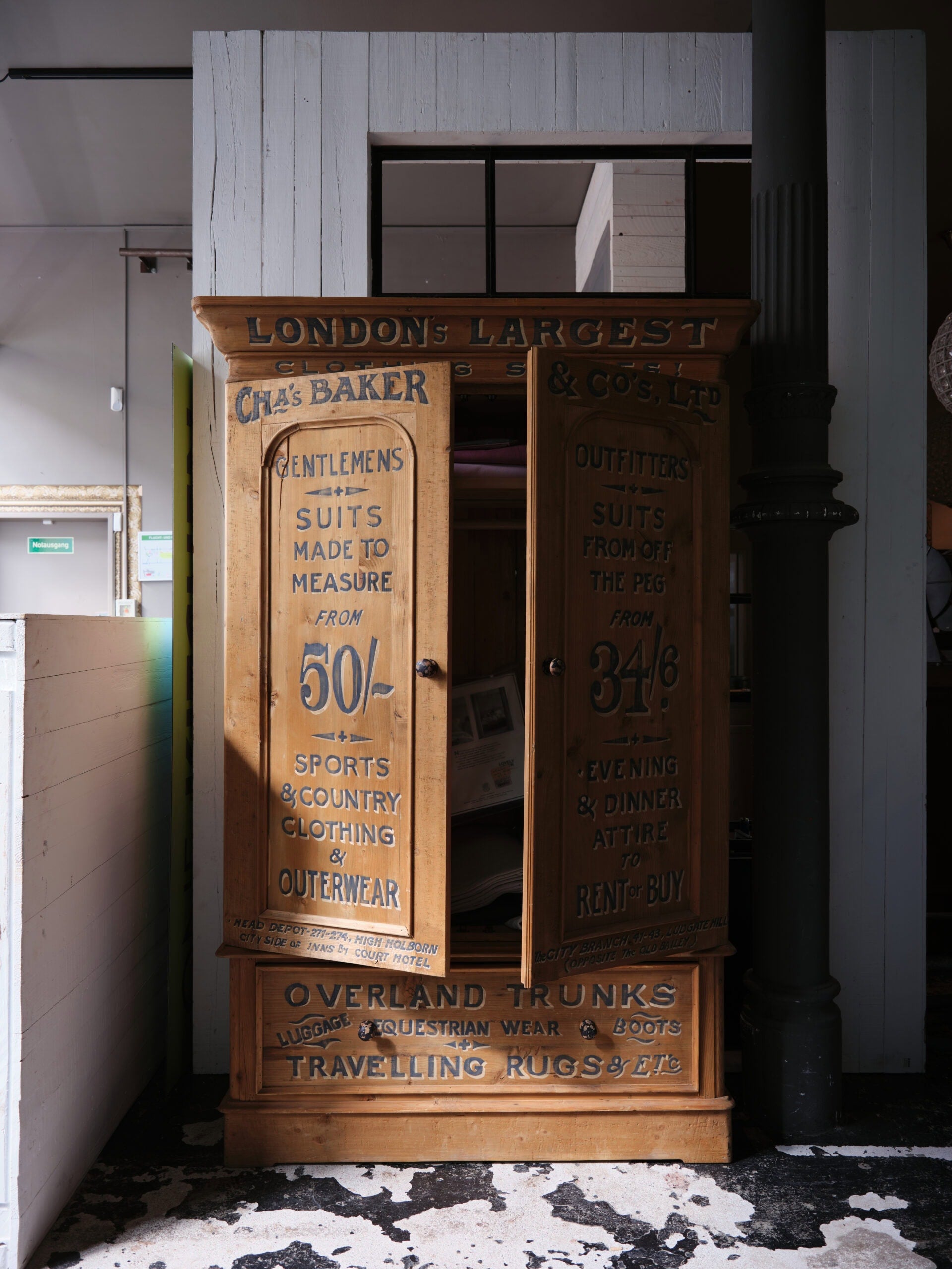 TIMOTHY OULTON, Collegeschrank