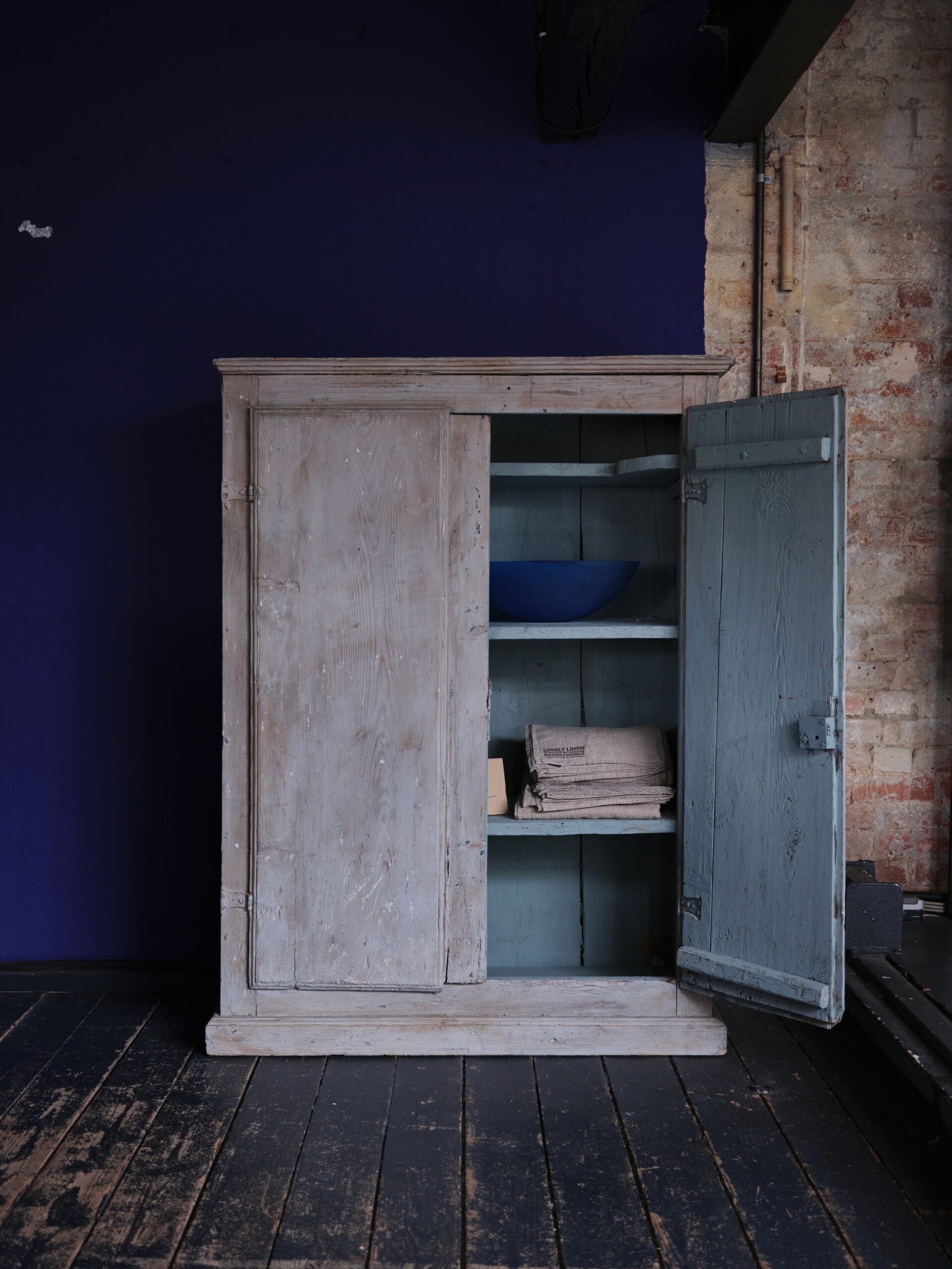 VINTAGE, Schrank hellblau