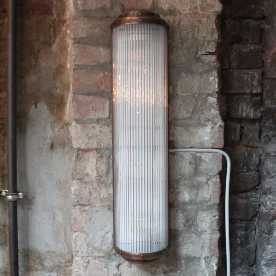 URBAN ARCHAEOLOGY, Wandleuchte Greenwich Corrugated Glass Light